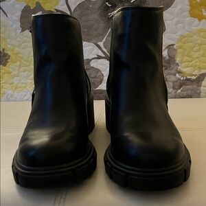 Me Too Mya black chunky boots